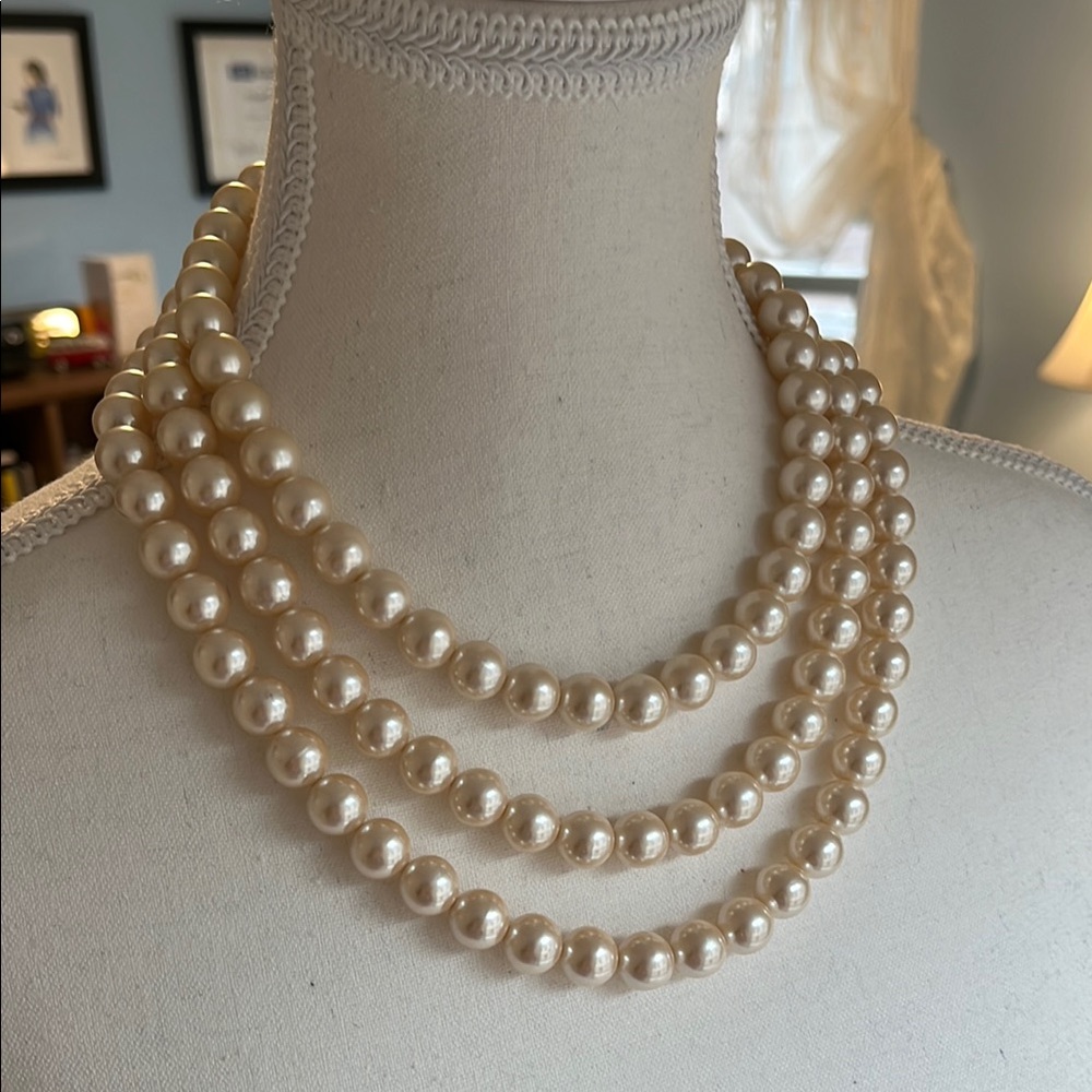 Elegant Pearl Necklace